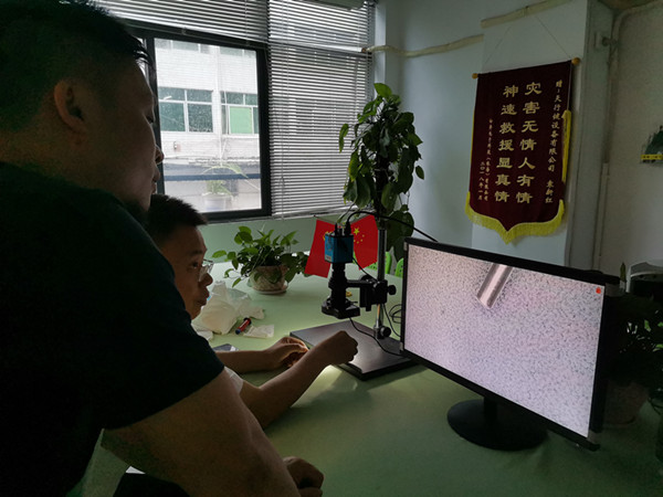 真空脱泡机显微镜验证混合消泡效果.jpg